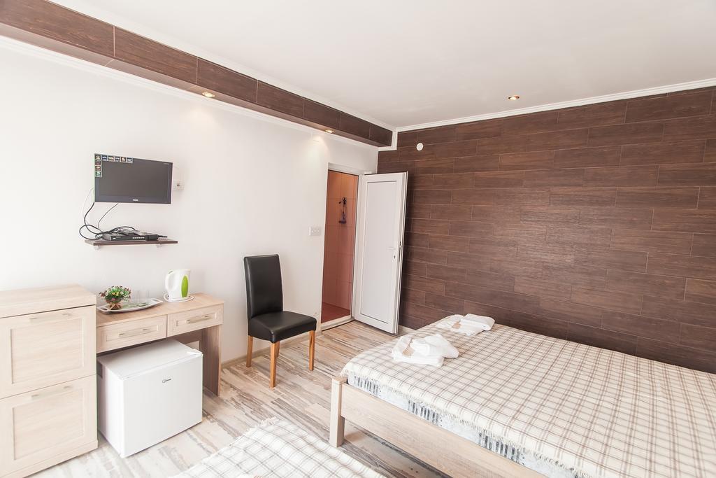 Rooms And Apartments Milana Bar Extérieur photo
