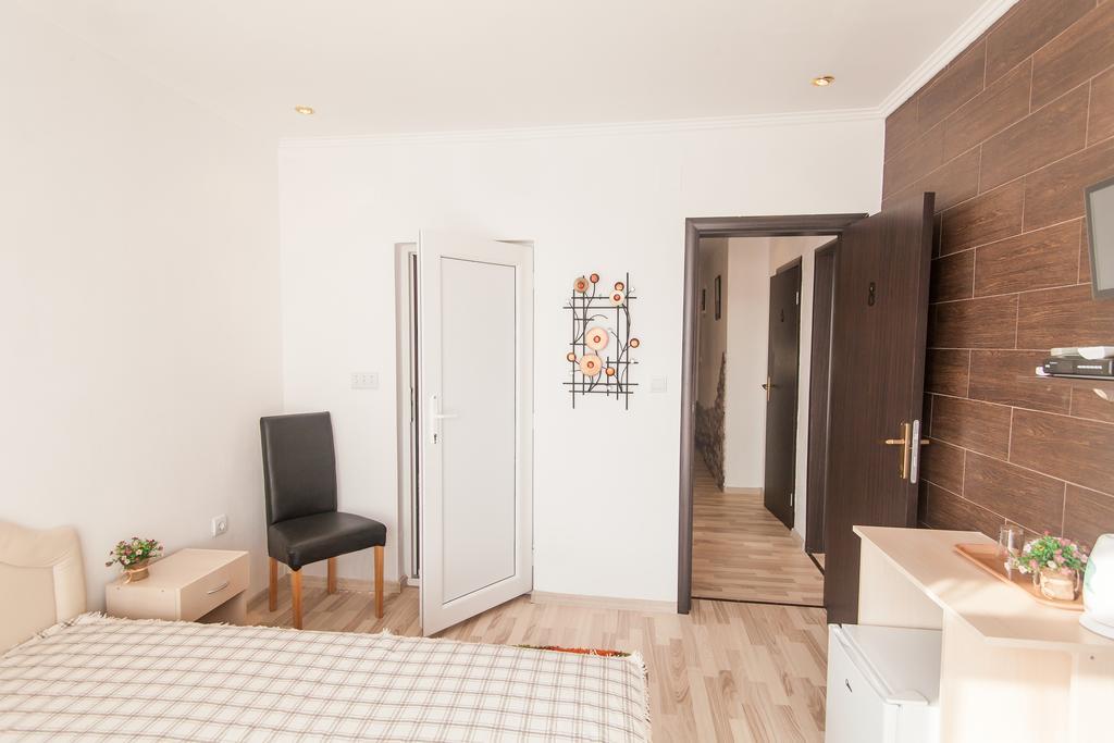 Rooms And Apartments Milana Bar Chambre photo