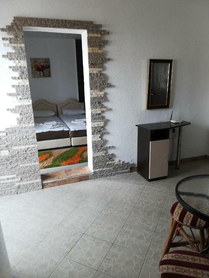 Rooms And Apartments Milana Bar Extérieur photo